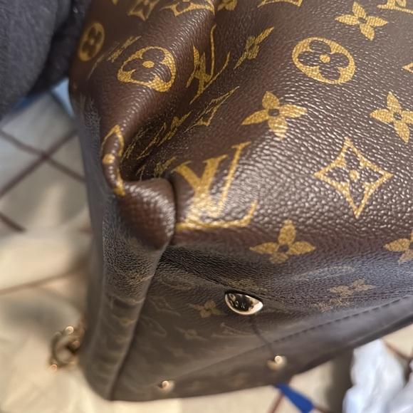Authentic Louis Vuitton Artsy MM - Picture 2 of 14